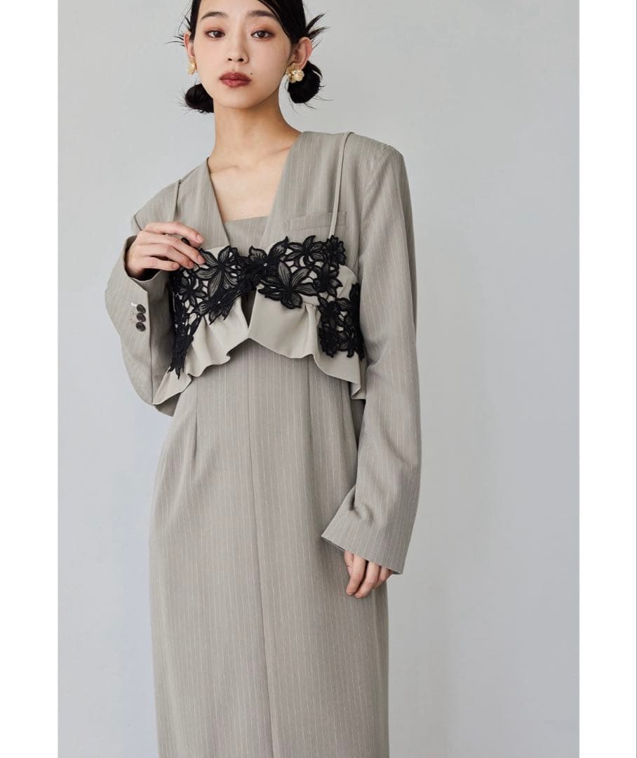 ベージュ　フリル付きロングドレス Mサイズ