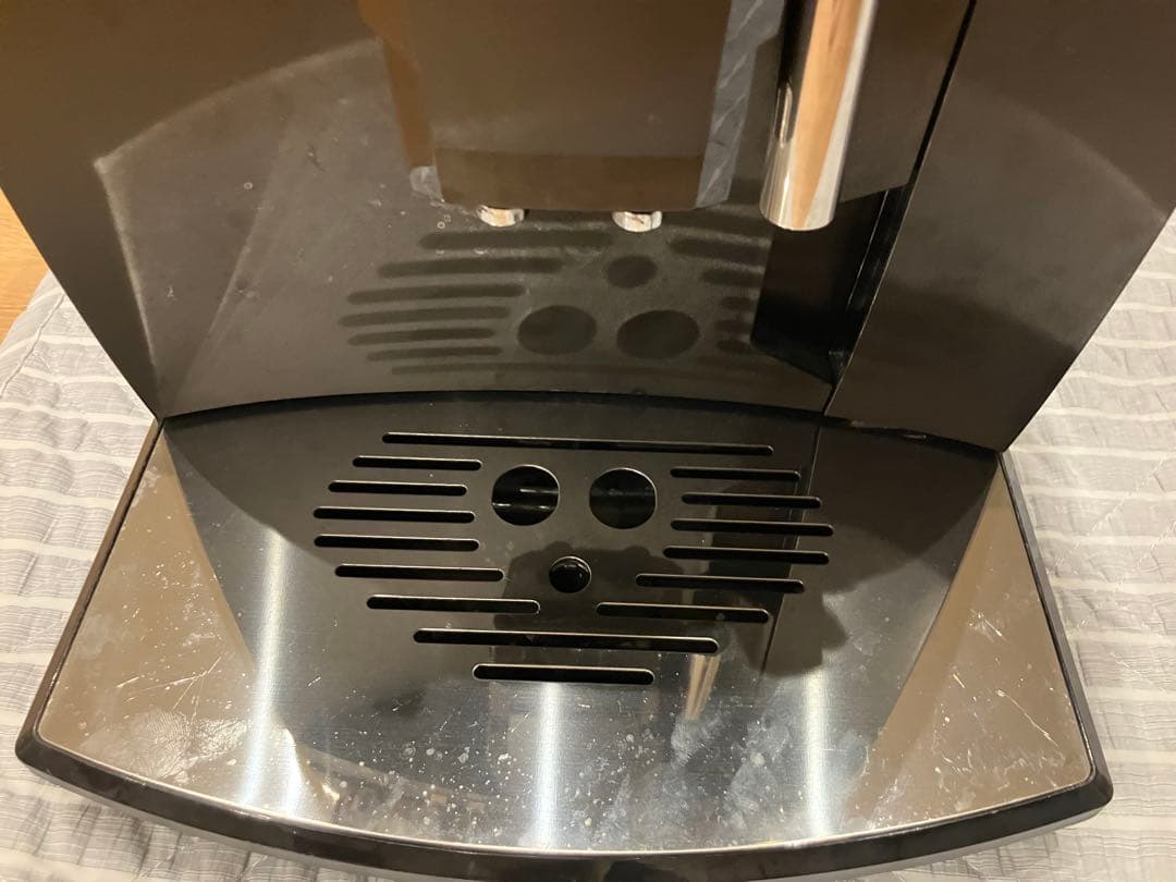 コーヒーメーカー・エスプレッソマシン DeLonghi MAGNIFICA ESAM03110B