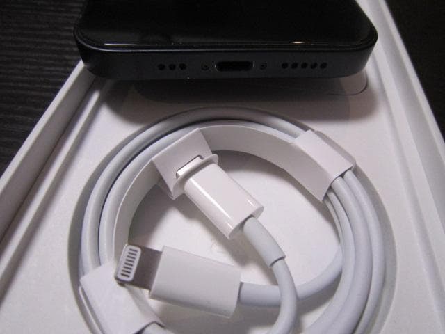 iPhone13 256GB SIMフリー 付属品未使用 純正バッテリー86%