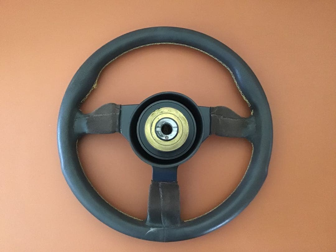 車ステアリング　パーソナル　グリンタ　イエローステッチ　バックスキン　35φ