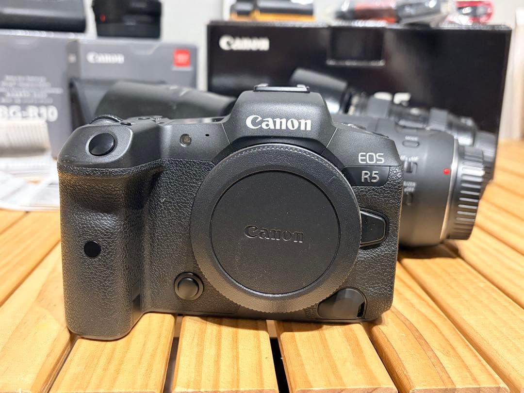【美品】Canon EOS R5 ボディのみ 付属品完備