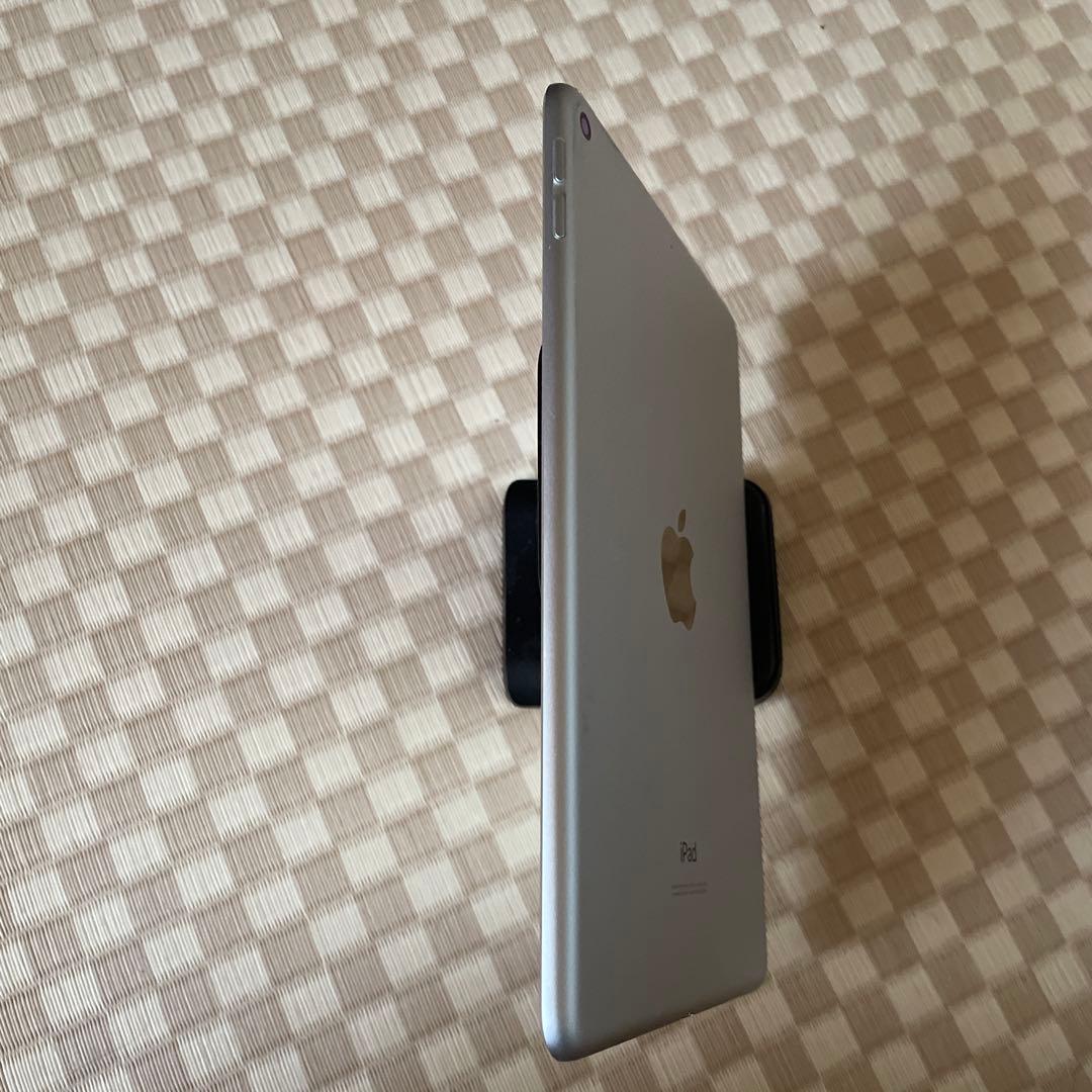 中古品 Apple iPad mini 第5世代 Wi-Fi 64GB シルバー