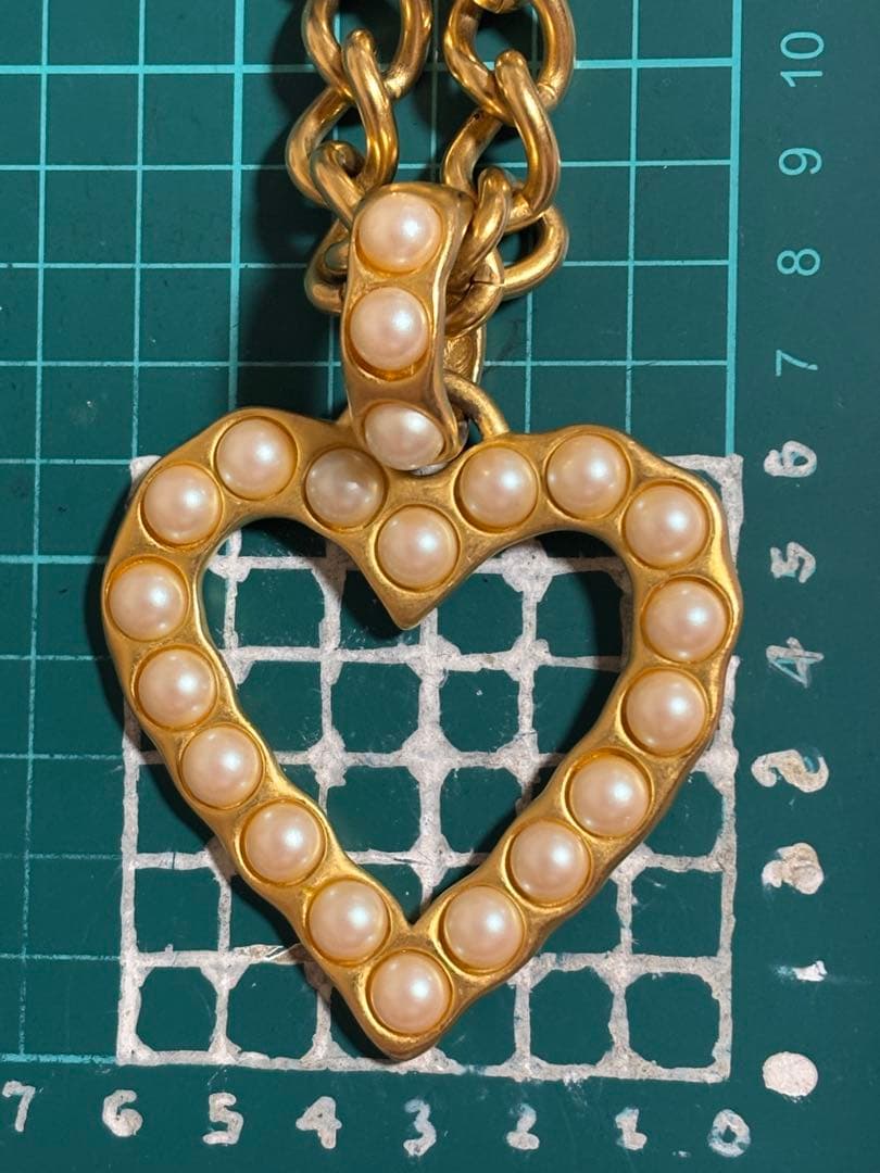 希少　大　ずっしりGIVENCHYハート型ペンダントネックレス　レアヴィンテージ