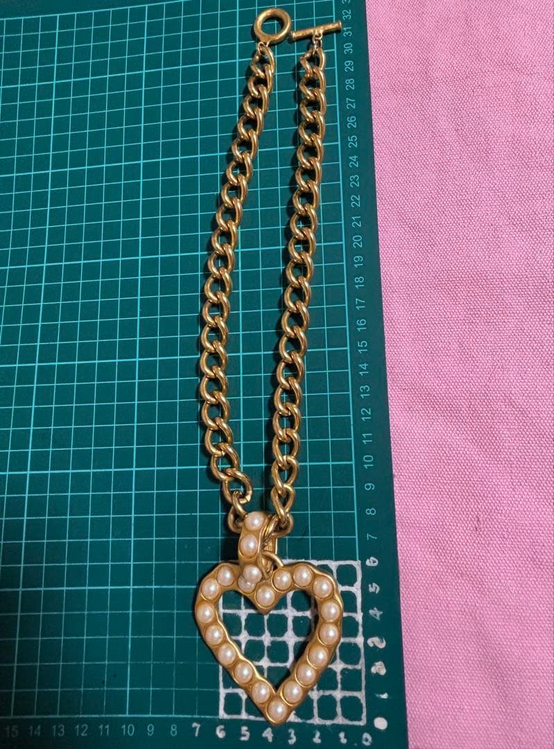 希少　大　ずっしりGIVENCHYハート型ペンダントネックレス　レアヴィンテージ