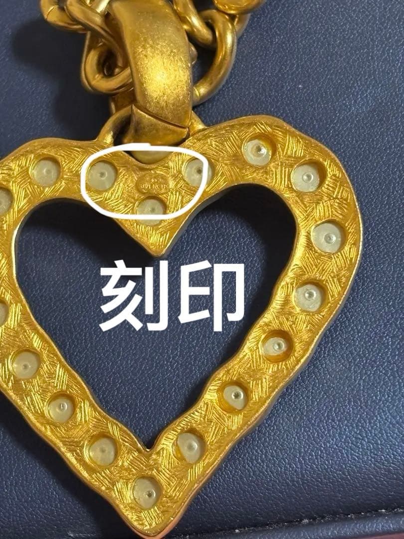 希少　大　ずっしりGIVENCHYハート型ペンダントネックレス　レアヴィンテージ