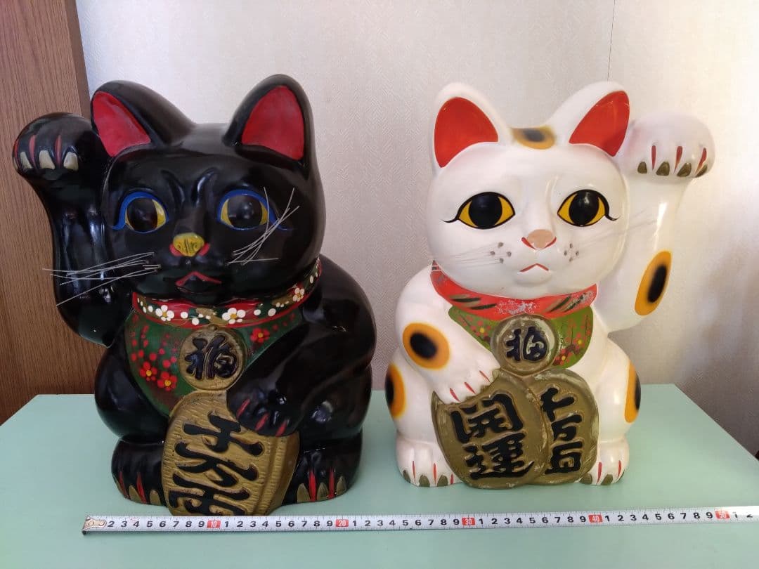 まねきねこ　白ネコ＆黒ネコ　陶器製 約33cmのビッグサイズ　中古品