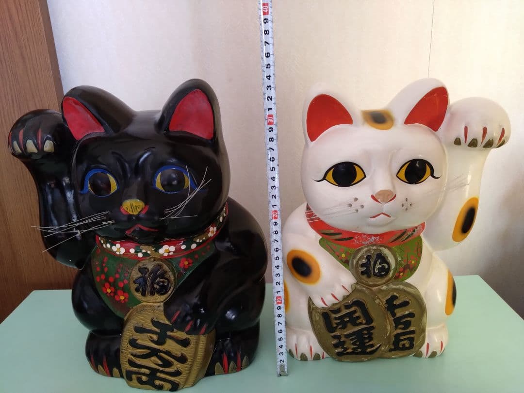 まねきねこ　白ネコ＆黒ネコ　陶器製 約33cmのビッグサイズ　中古品