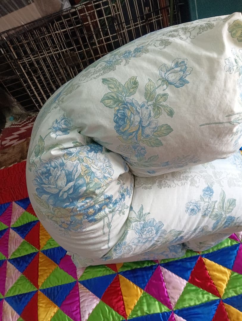 羽毛掛け布団 花柄ブルー　ダウン推定90% 羽毛推定1.1㌔ シングルサイズ