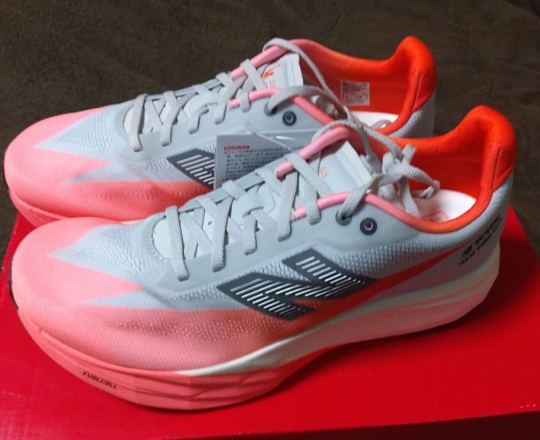 ニューバランス　フューエルセルSCエリートV5　限定モデル