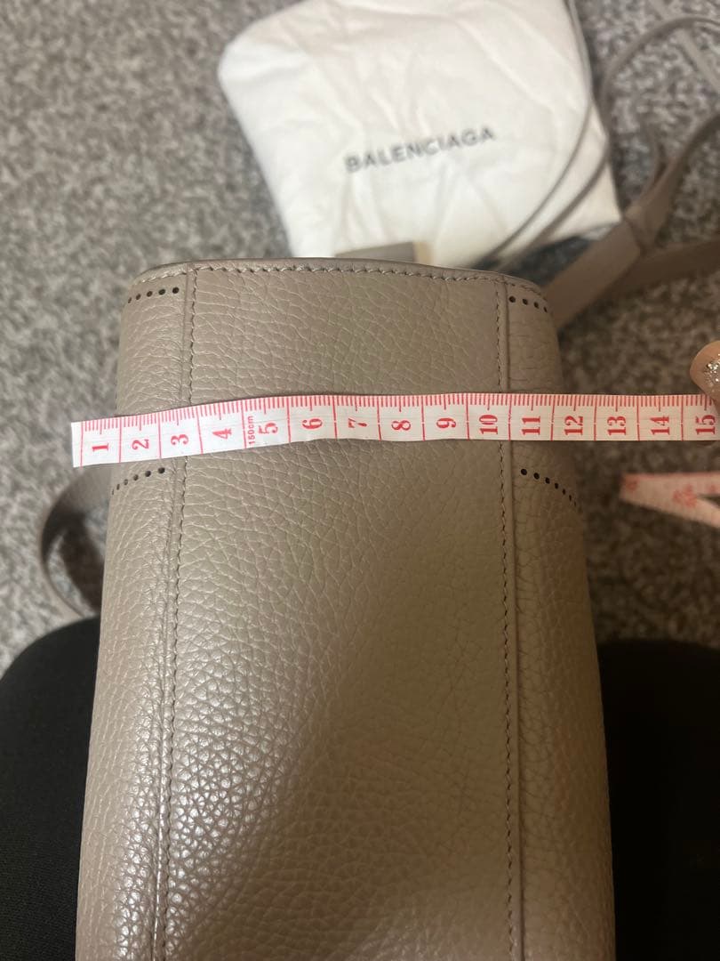 BALENCIAGA 正規品　パンチング　ハンドバッグ