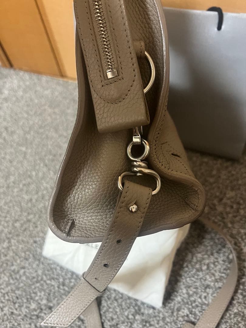 BALENCIAGA 正規品　パンチング　ハンドバッグ