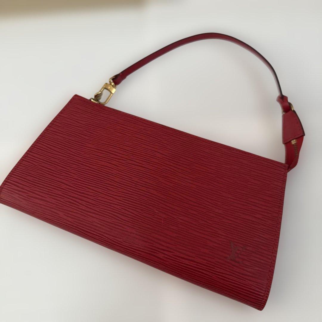 ルイヴィトン エピ アクセソワール ポーチ ポシェットハンドバッグ レッド 赤