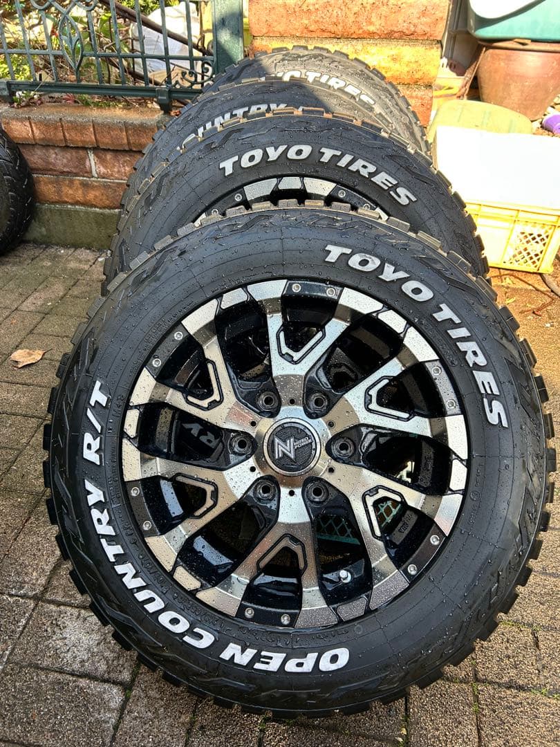 ナイトロ16インチ、オープンカントリー 215/65/16 ハイエース