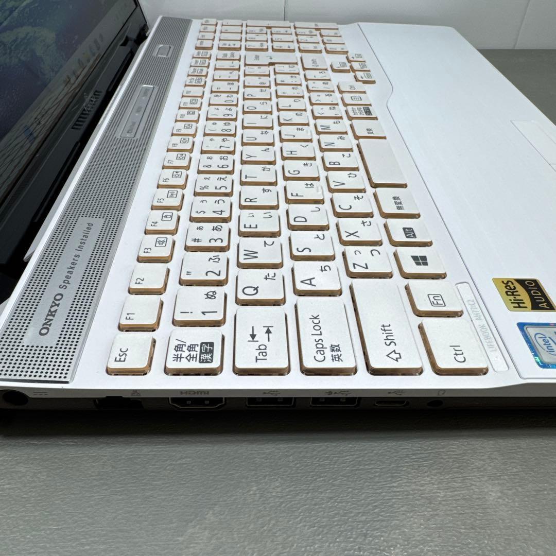 【極上】富士通プレミアムホワイト☘️8世代i7☘️SSD256GB+HDD1TB