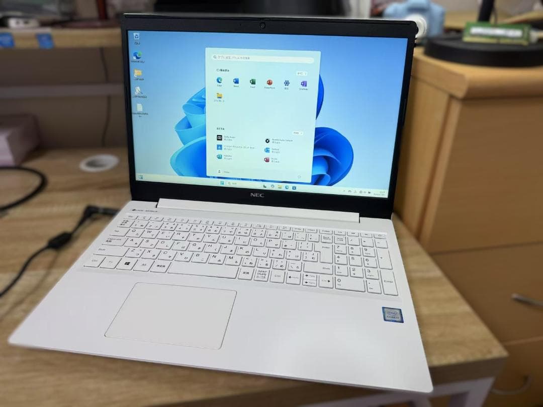 未使用品近い NEC 第八世代 i7 20G SSD+HDD Office付き