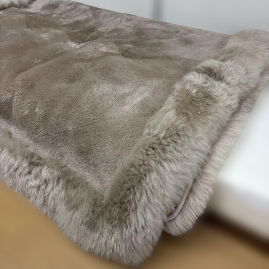 ムートンシーツ羊毛皮 ベージュ系 約140㎝×200㎝ダブルサイズ最終値下げです