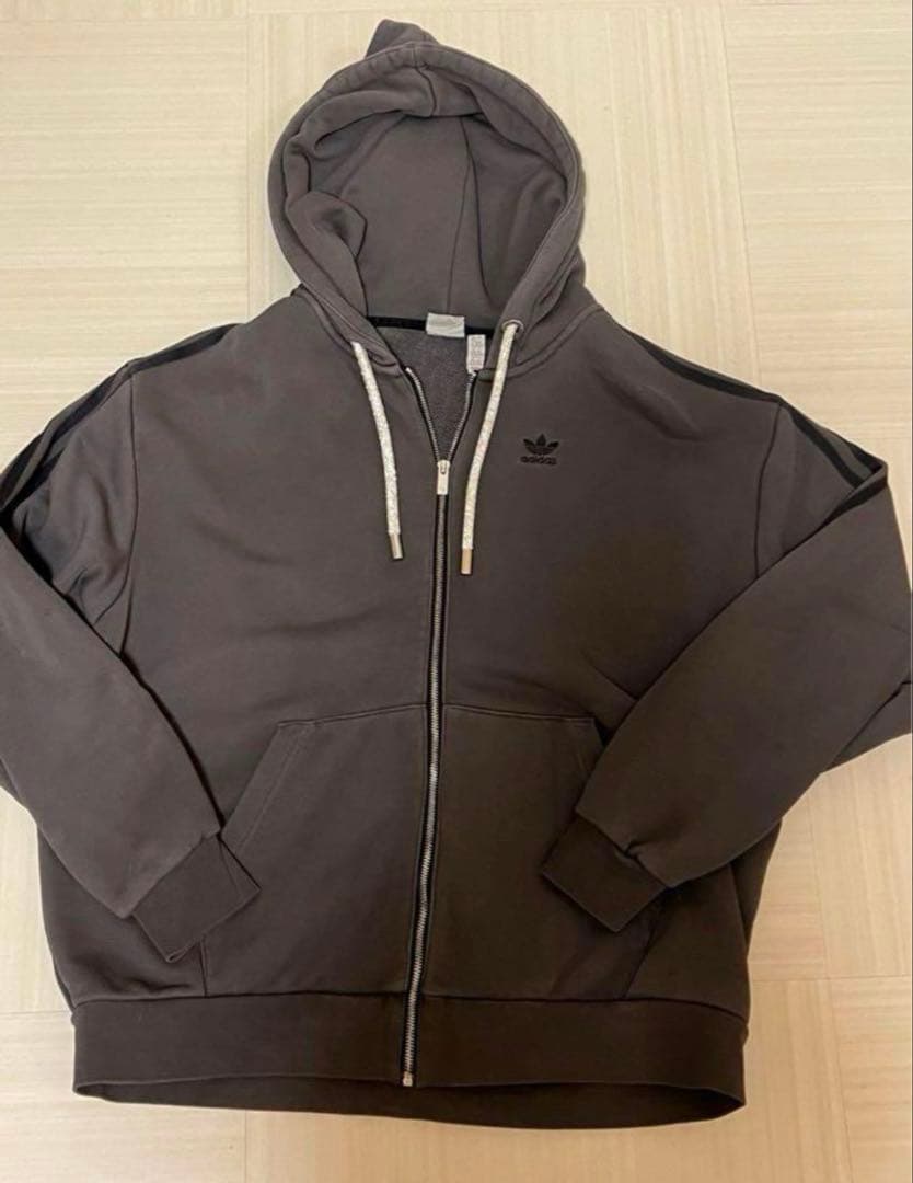 ラ*王様 adidas ジップパーカー　adilenium