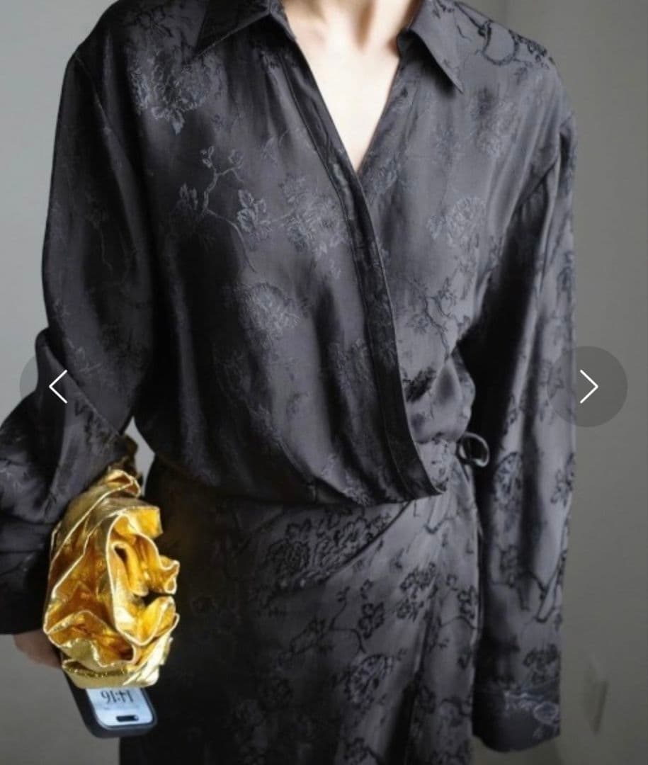 週末限定セール中！ 美品 Ameri サテンジャガード フラワーワンピース