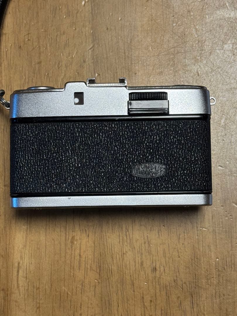 OLYMPUS PEN S – 半世紀前の名機で、日常をエモく切り取る一台