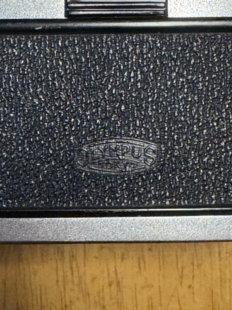 OLYMPUS PEN S – 半世紀前の名機で、日常をエモく切り取る一台