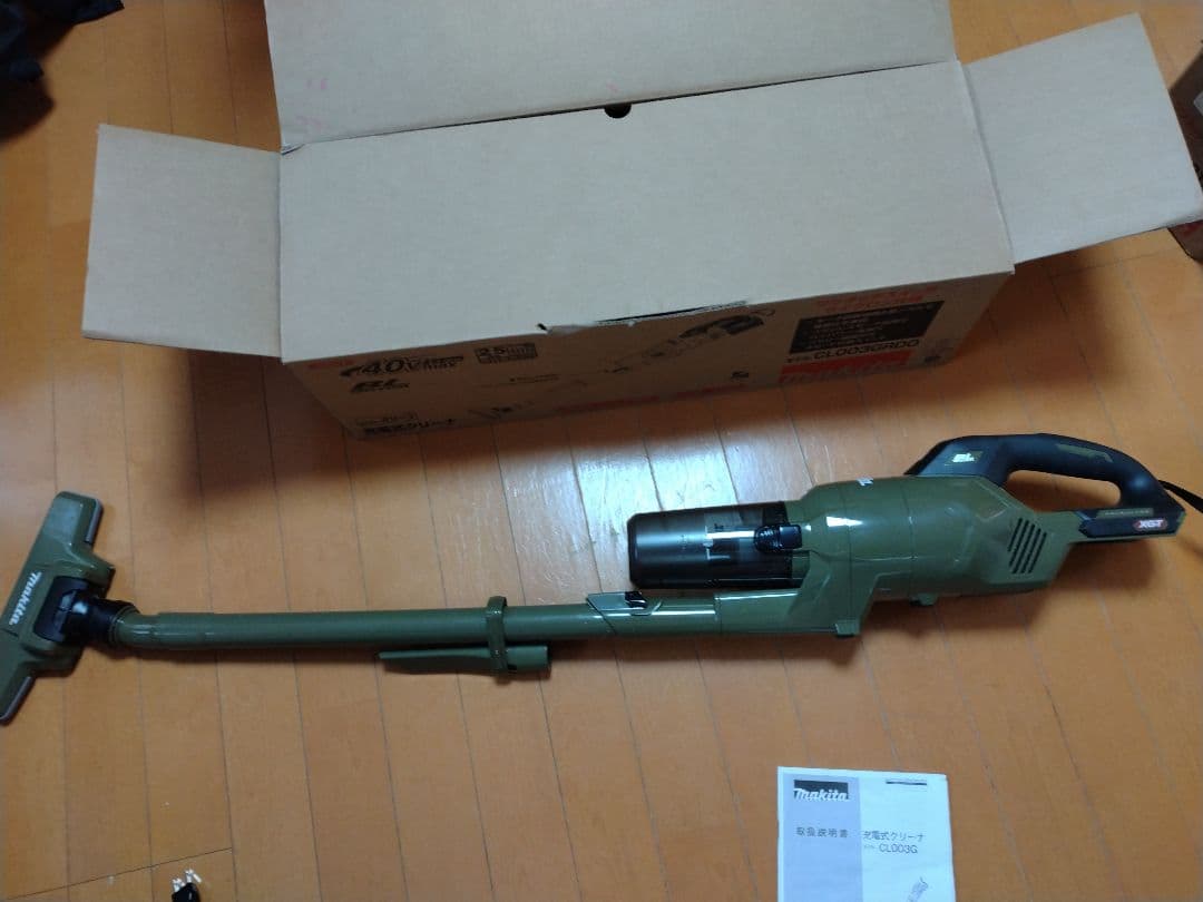 マキタ充電式クリーナー　バッテリー充電器付き　モデルCL003GRD0