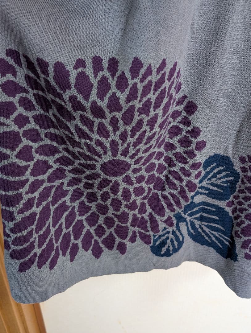 倭物やカヤ・グレー花柄五分袖チュニック&もんぺパンツ