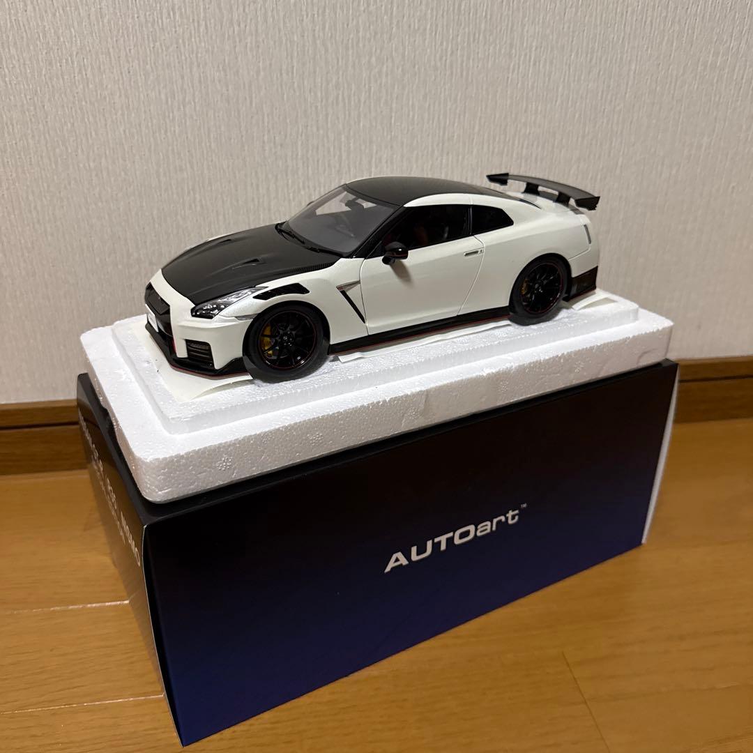 k*u様 オートアートNissan GT-R nismo 1/18 ミニカー ホ