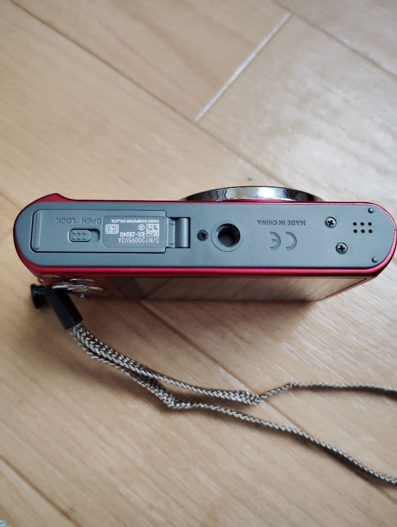 【極美品】CASIO EXILIM EX-ZS240 デジカメ デジタルカメラ