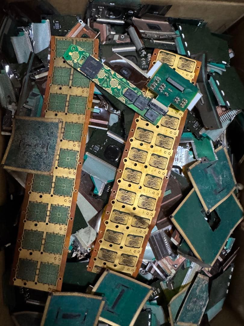 都市鉱山　フレキ　1,400g 金抽出　写真4枚載せてます