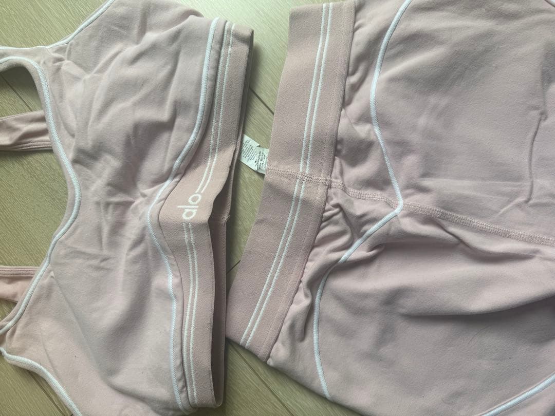 alo ピンク スポーツブラS＆レギンス XS 定価3万以上