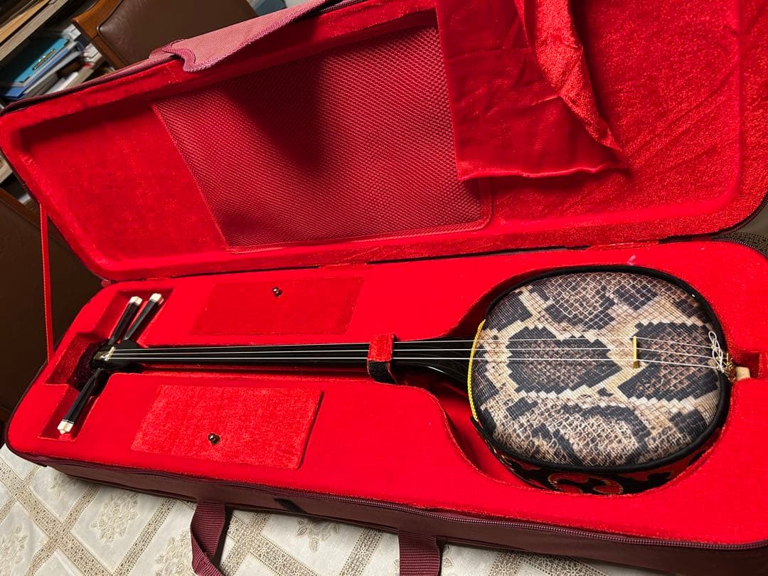 三線 ヘビ柄 赤いケース付き