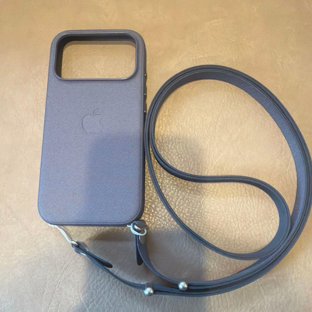 【純正】iPhone17Pro ケース& ストラップ セット販売