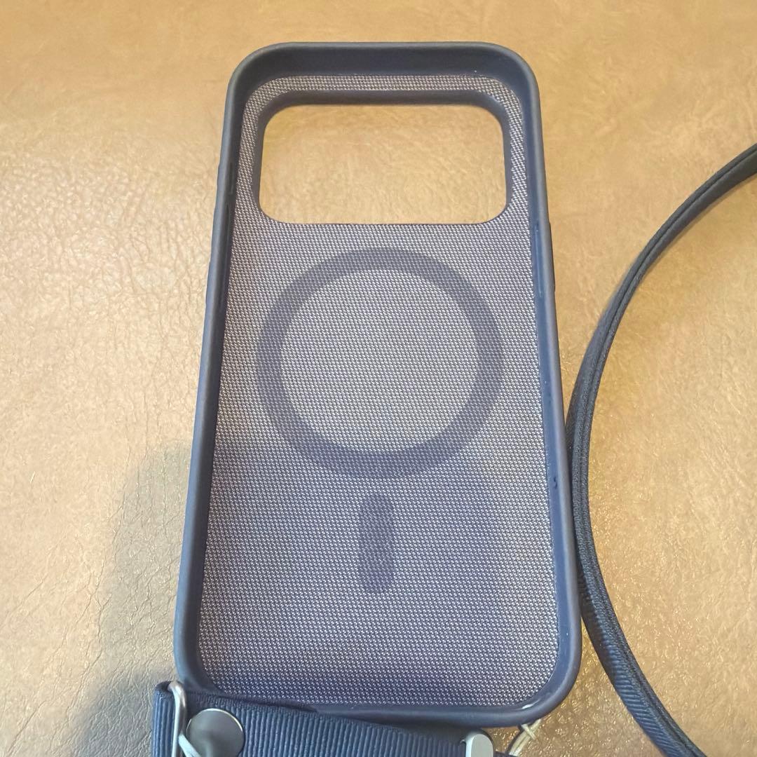【純正】iPhone17Pro ケース& ストラップ セット販売