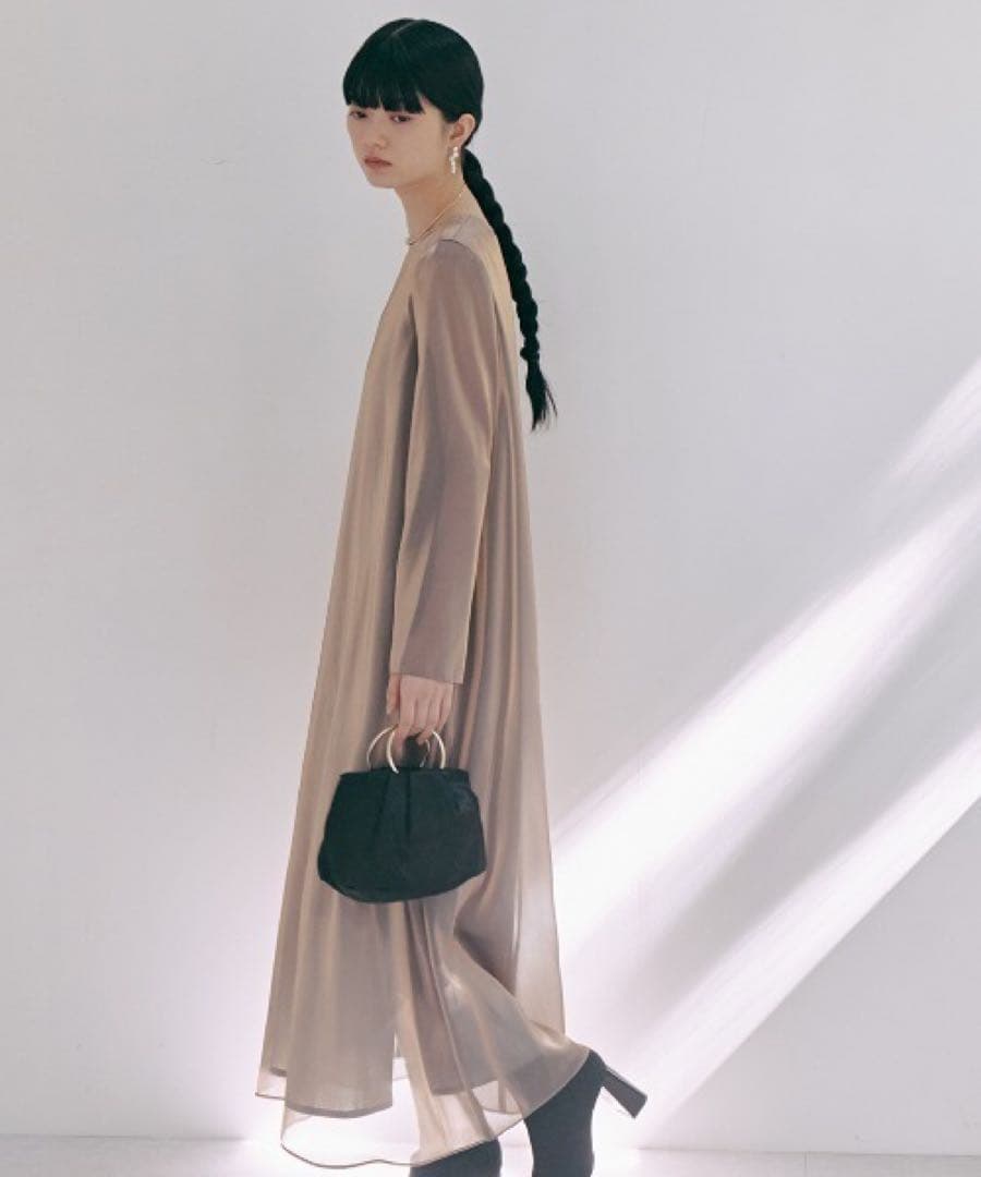 ＊新品タグ付き美品＊ kaene ラメシャンブレードレス