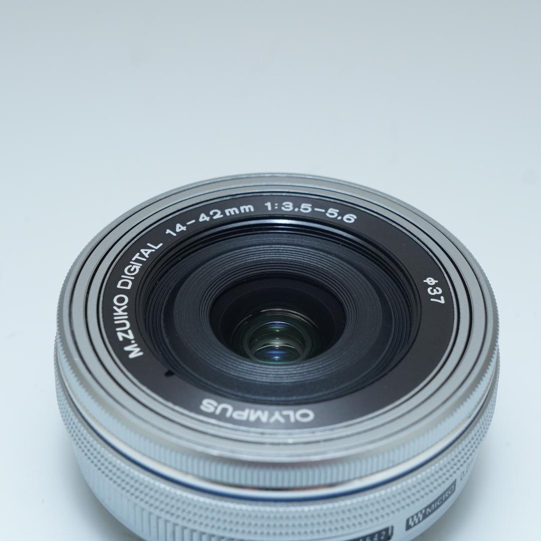 ★動画でも大満足★オリンパス14-42mm EZ パンケーキ　シルバー