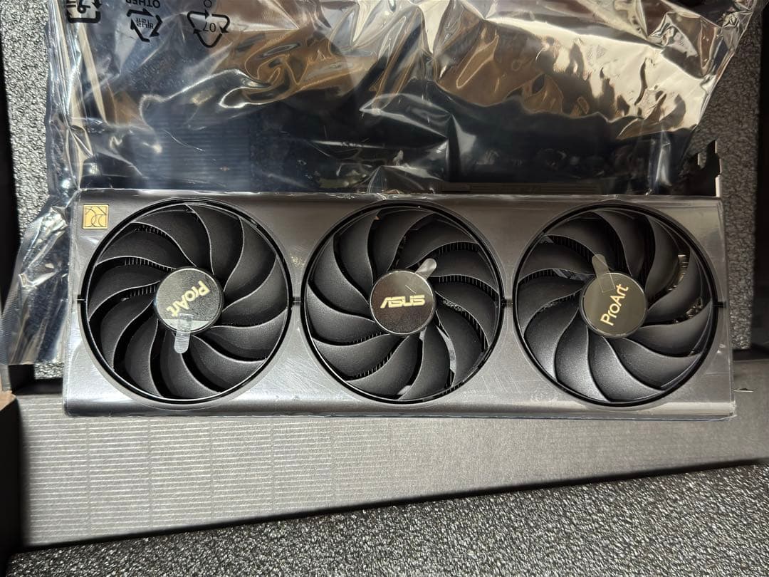 ASUS Proart RTX4070 SUPER 箱付き美品