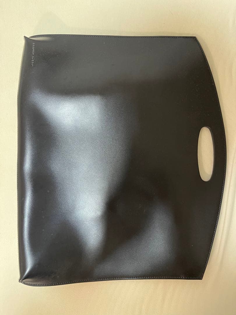 PELULU.TOKYO 16インチPC対応 本革ミニマルバッグ