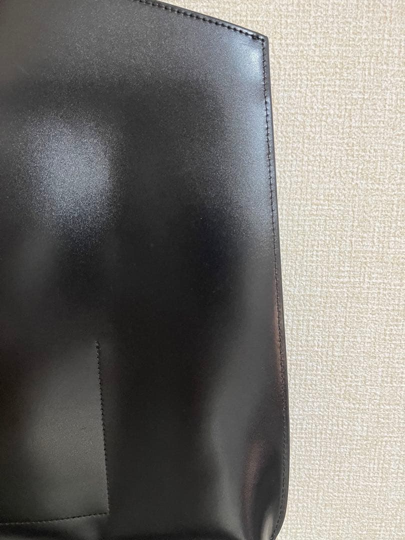 PELULU.TOKYO 16インチPC対応 本革ミニマルバッグ