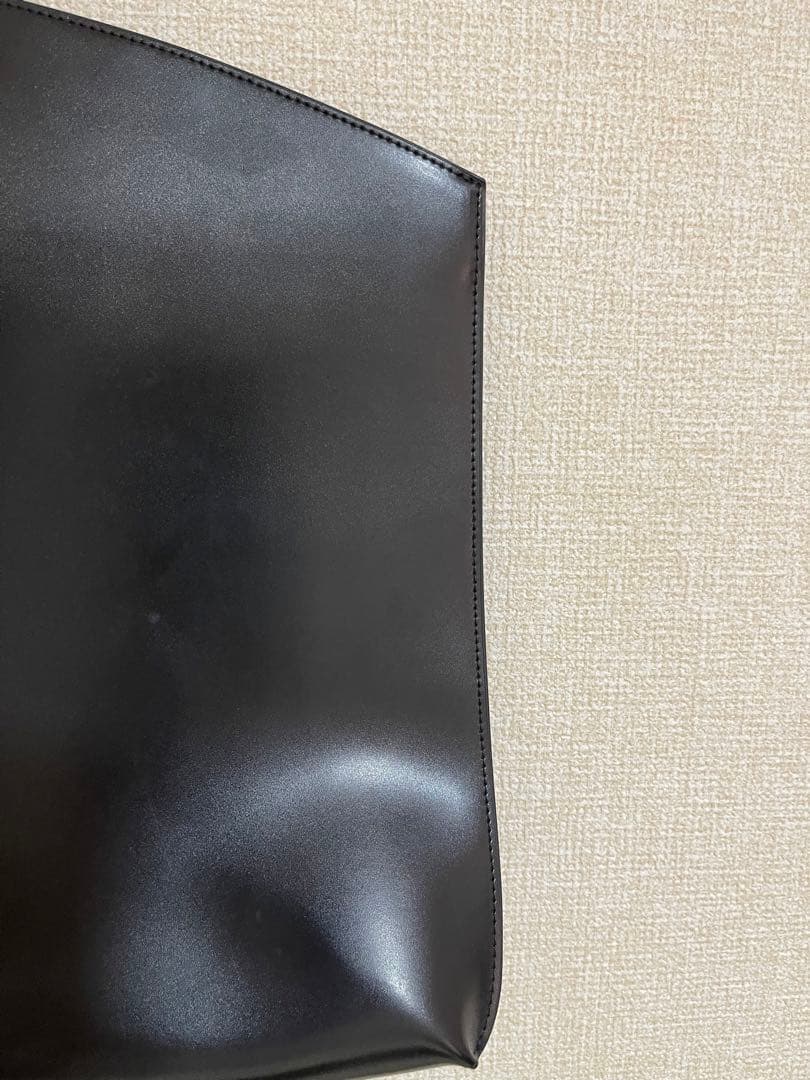 PELULU.TOKYO 16インチPC対応 本革ミニマルバッグ