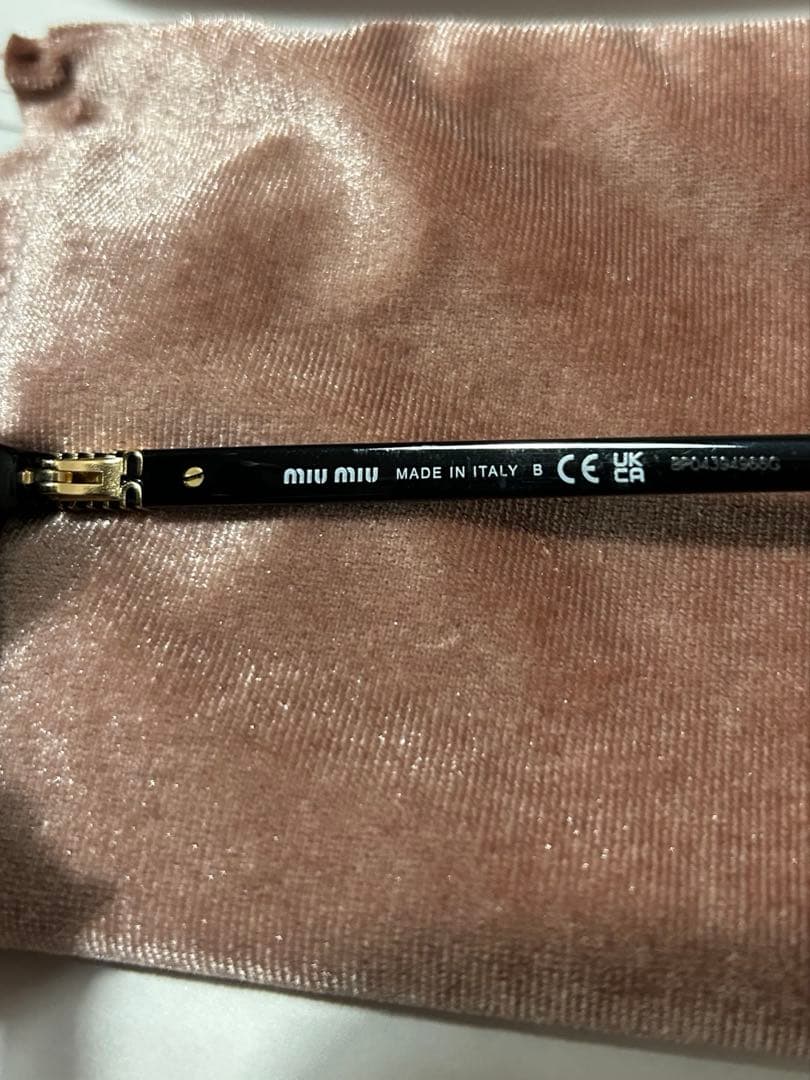 miu miu / ブラックサングラス ケース付き