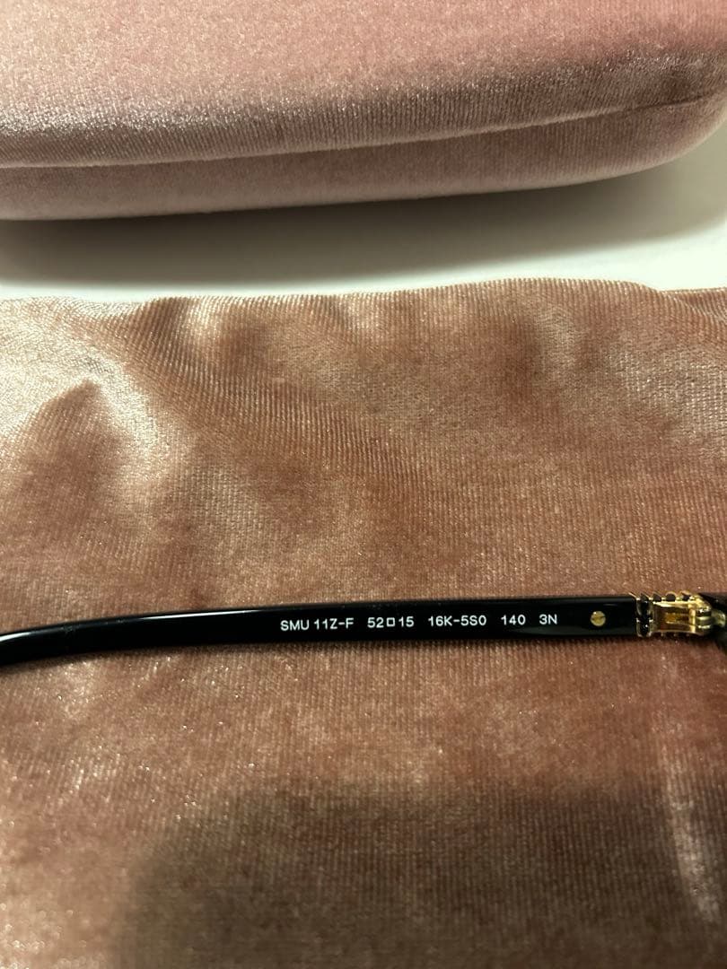 miu miu / ブラックサングラス ケース付き