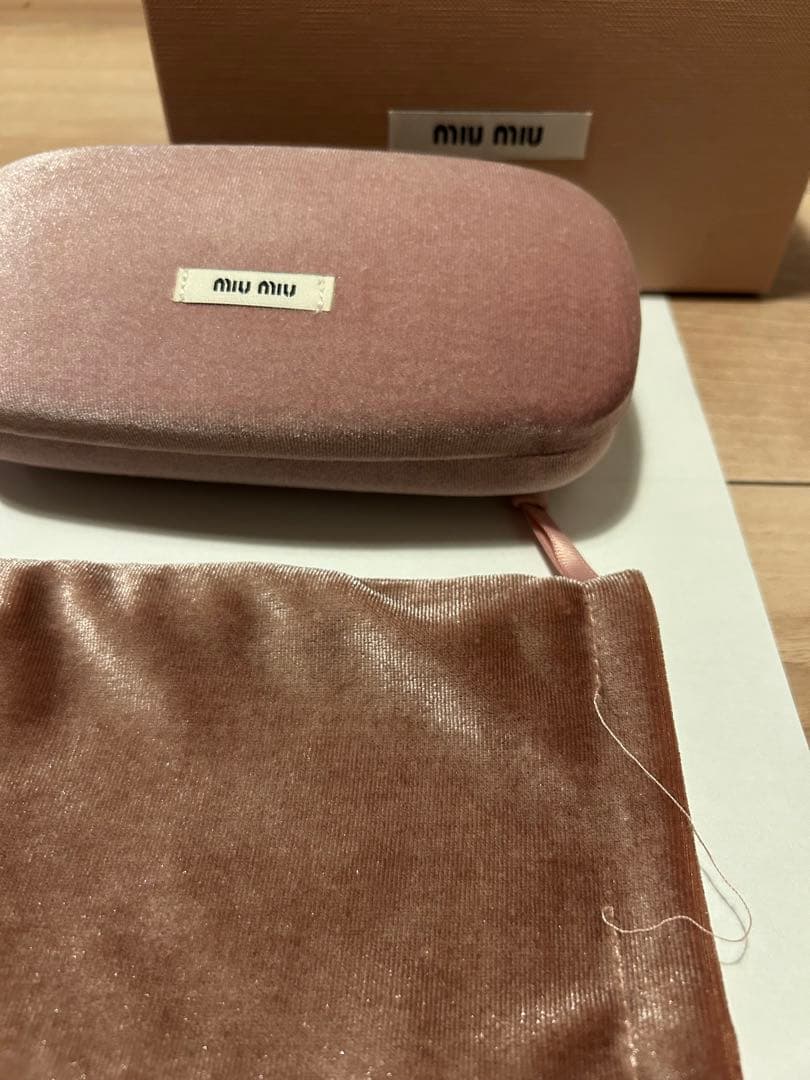 miu miu / ブラックサングラス ケース付き