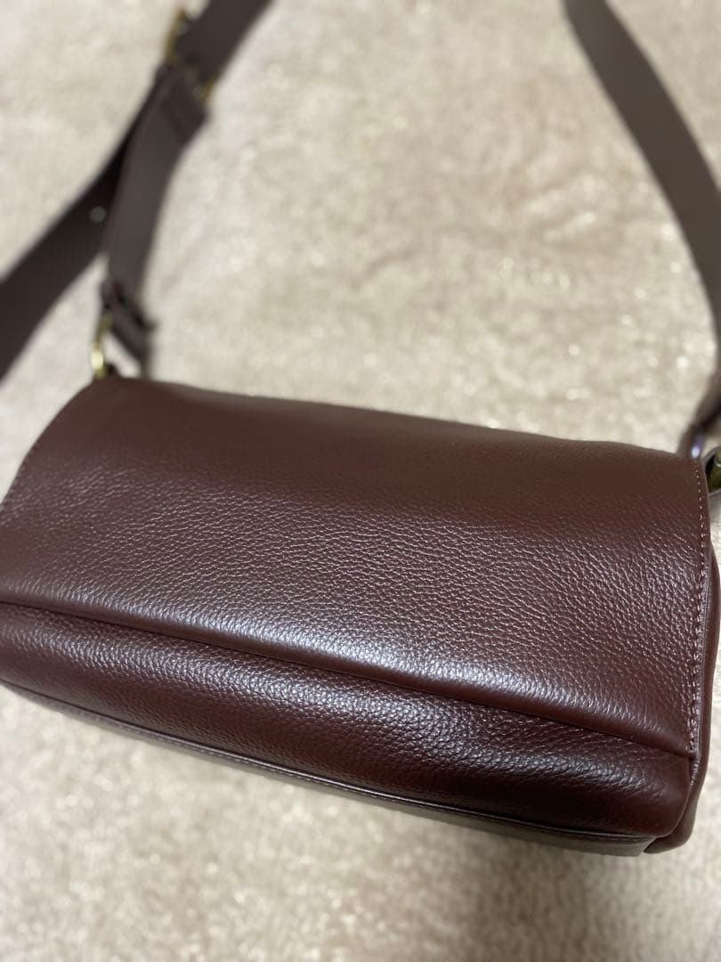 BEARDSLEYビアズリーショルダーバッグボディバッグ12月購入1回のみ使用茶