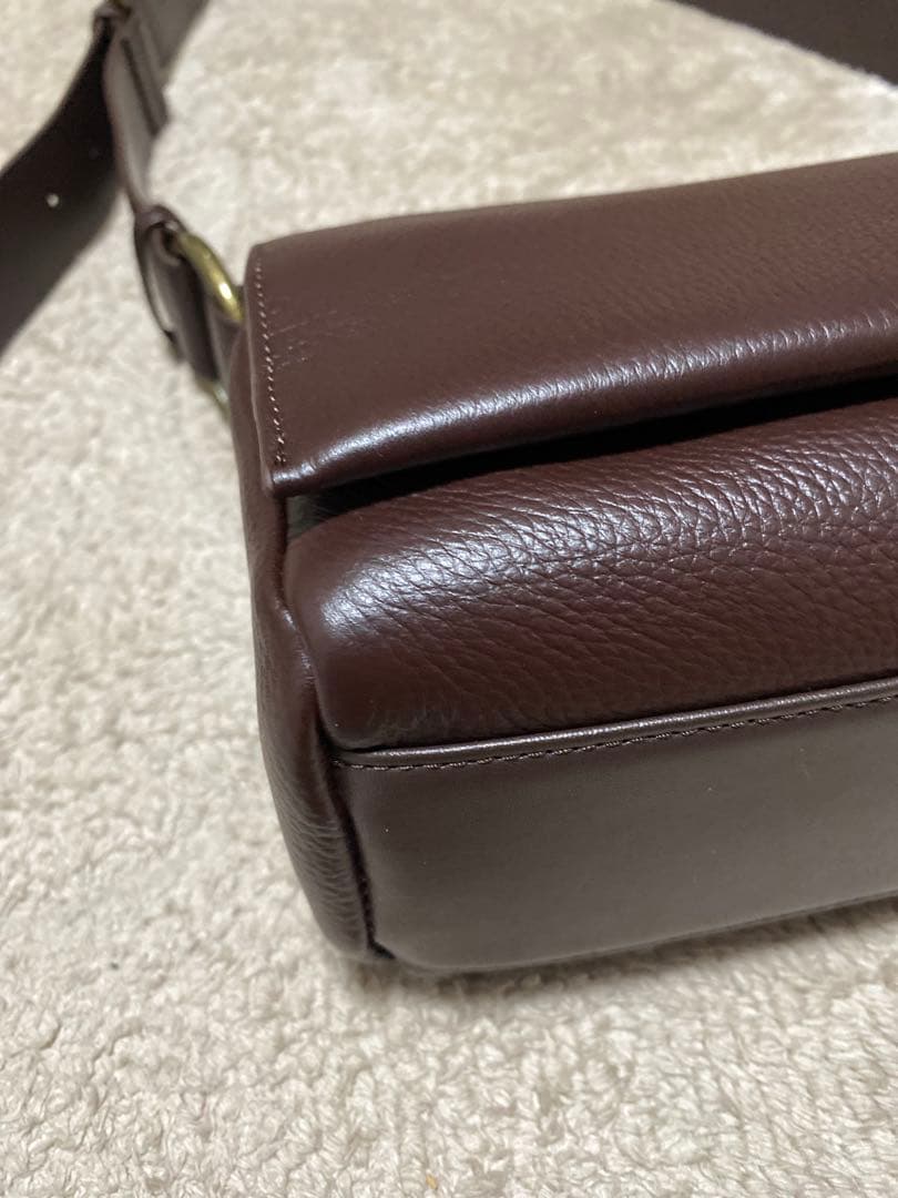 BEARDSLEYビアズリーショルダーバッグボディバッグ12月購入1回のみ使用茶