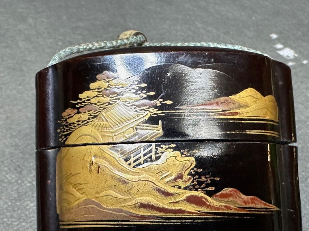 印籠　根付　漆塗　木彫り　置物　古美術品　細密細工　骨董　アンティーク彫刻工芸品