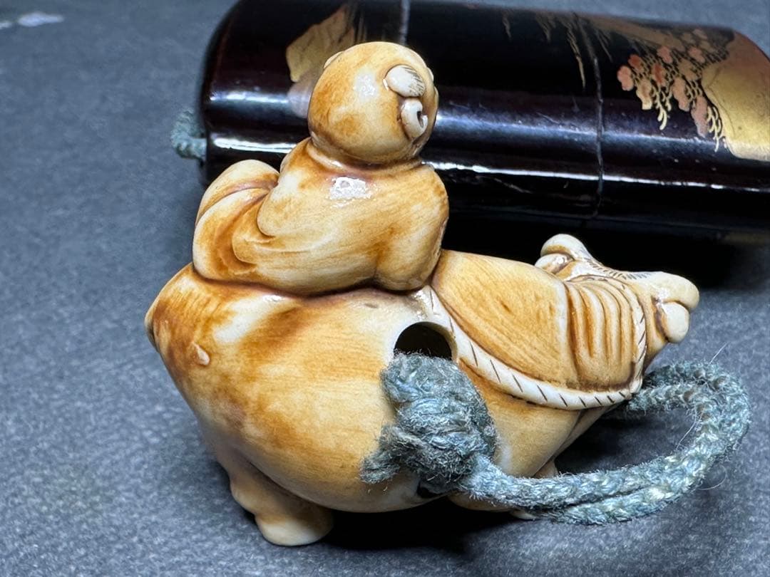 印籠　根付　漆塗　木彫り　置物　古美術品　細密細工　骨董　アンティーク彫刻工芸品