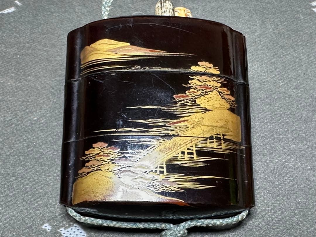 印籠　根付　漆塗　木彫り　置物　古美術品　細密細工　骨董　アンティーク彫刻工芸品