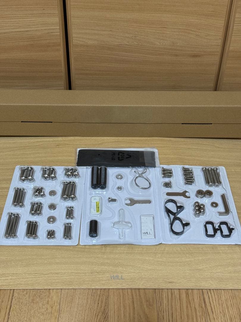 美品　EQUALS イコールズ　WALL V3 壁寄せ　ハイタイプ　スタンド