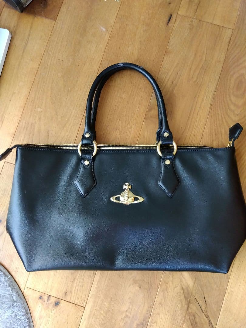 再値下げ！ヴィヴィアン・ウエストウッド　ブラックビジネスバッグ ゴールドロゴ付き