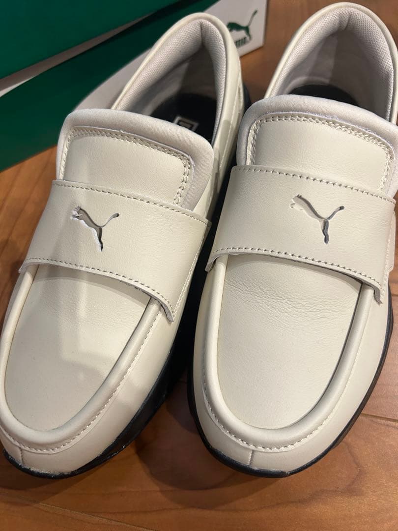 PUMA ローファー　レディース24cm ホワイト系　試着程度　美品